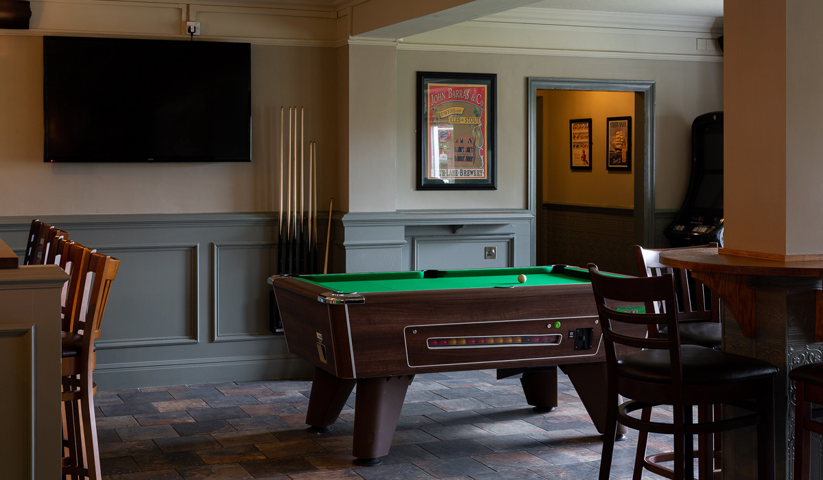 The Bedes Lea North Baddesley pool table